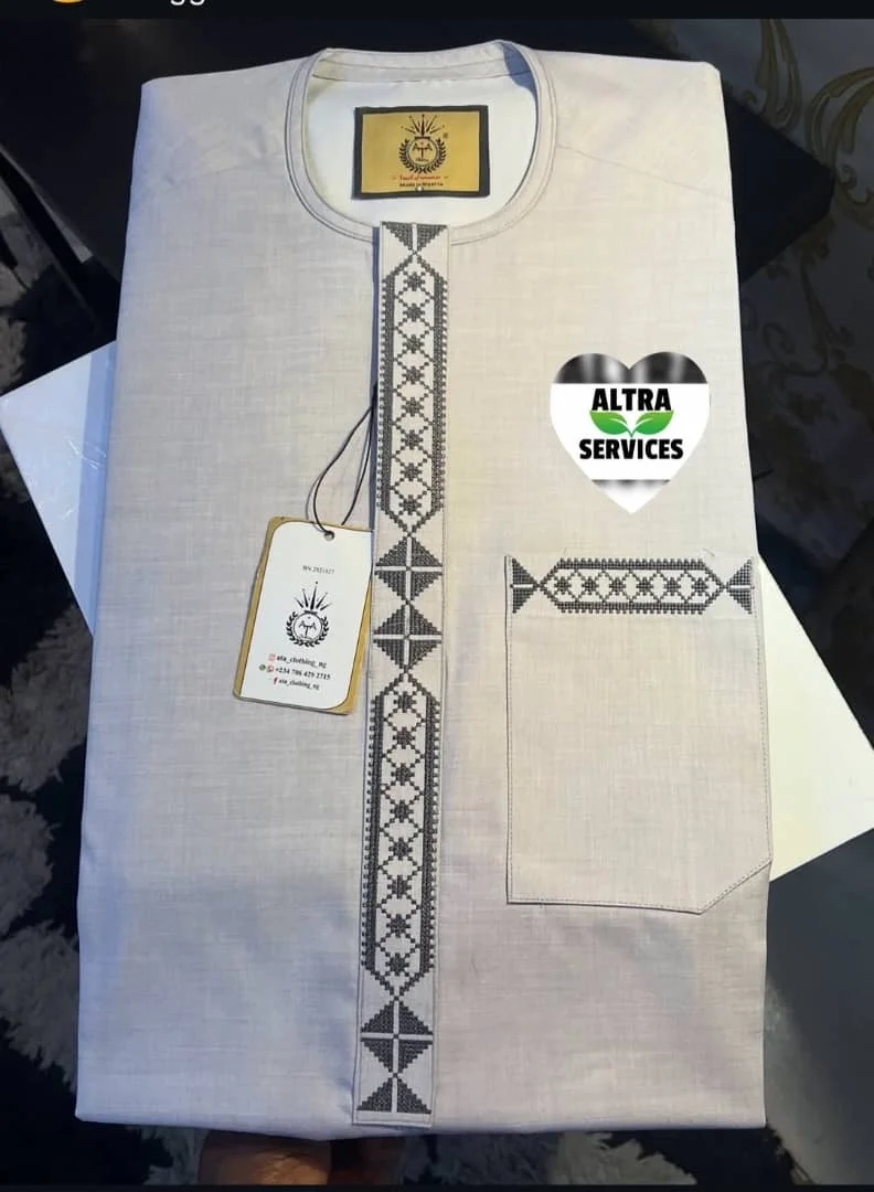 Tenue homme beige brodée