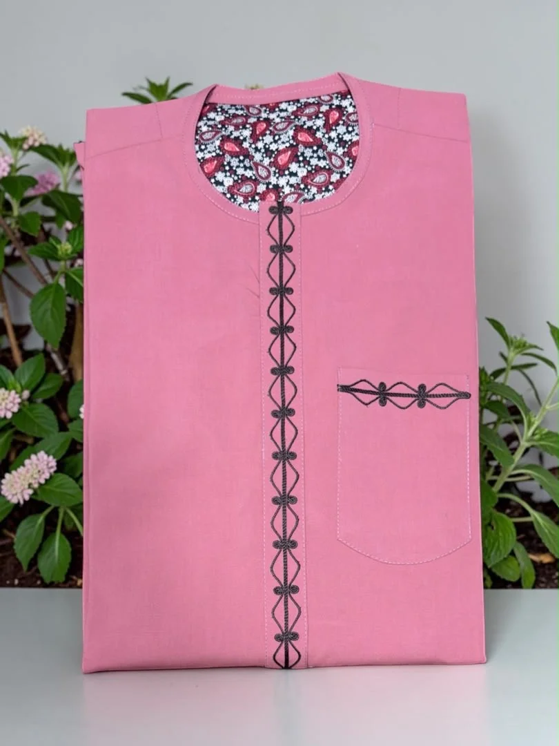 Tenue homme rose brodée