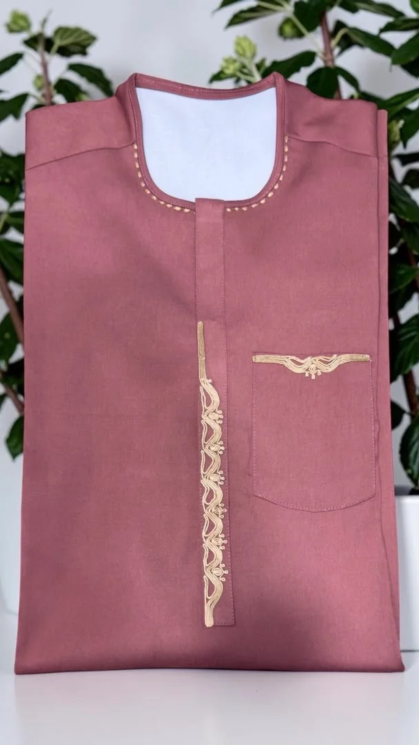 Tenue homme vieux rose